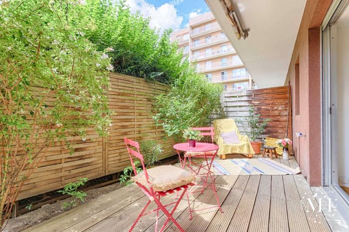 Rez-de-chaussée avec terrasse vendu à Asnières